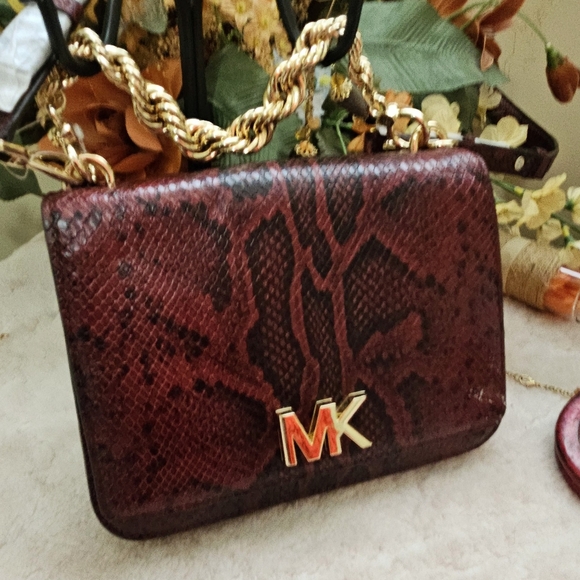 NWT Michael Kors MK Mott Red/black snake skin gold chain flap over bag - Picture 3 of 13